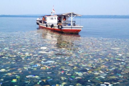 ship-garbage-in-sea-e1728391195791